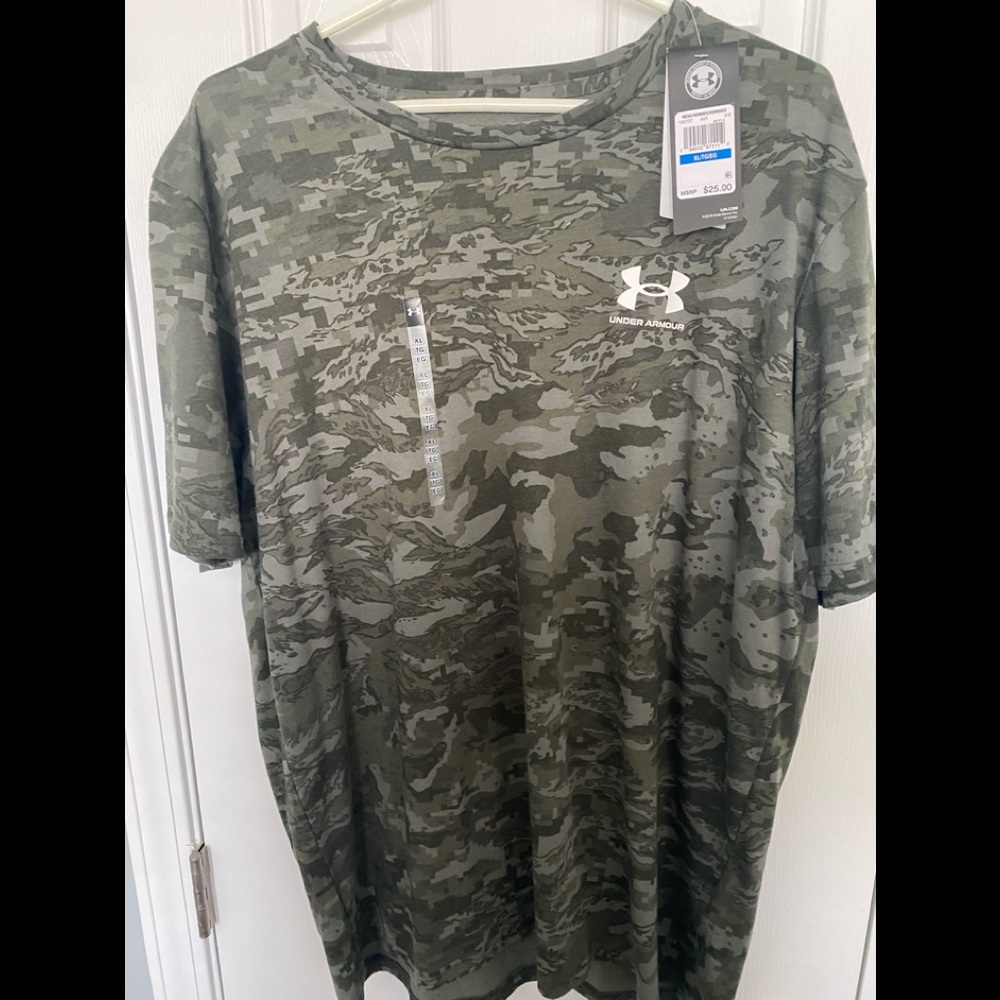 New Under Armour Camo Grey shirt. Loose Fit.